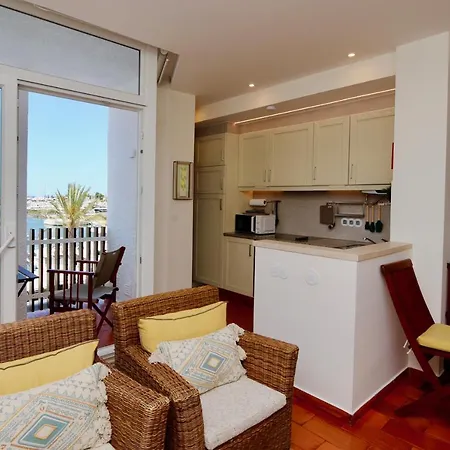 Marina Vista Sol-cleverdetails, Marina View, Sleeps 2 Adults And 2 Children Apartment *