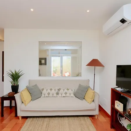 Apartment Marina Vista Sol-cleverdetails, Marina View, Sleeps 2 Adults And 2 Children Vilamoura